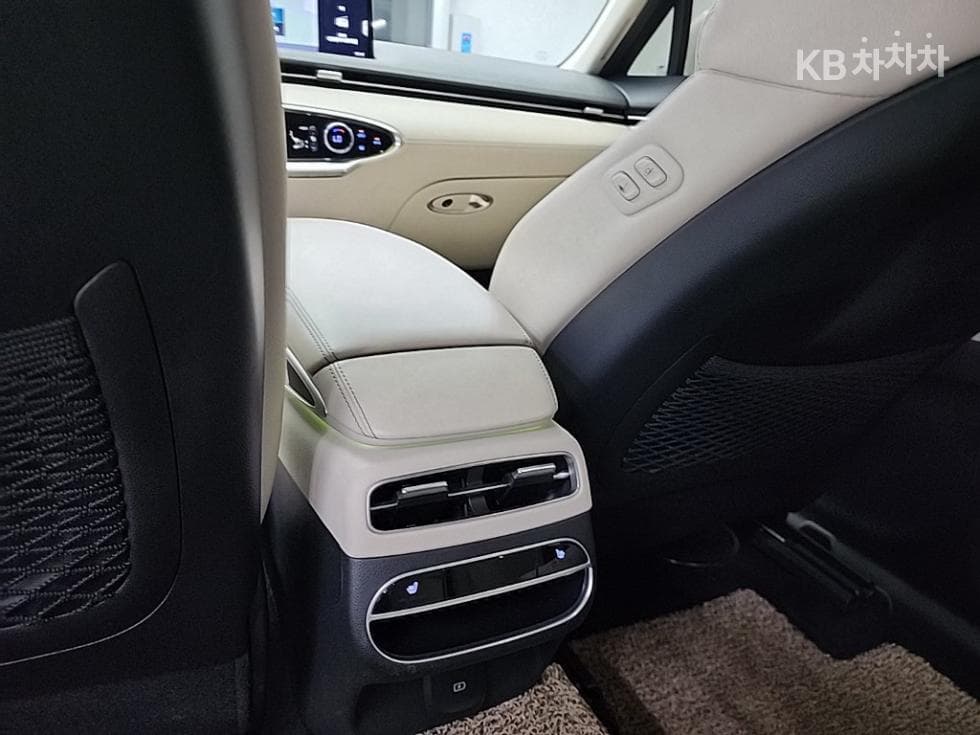 Genesis GV70Gasoline 2.5T AWD - 13