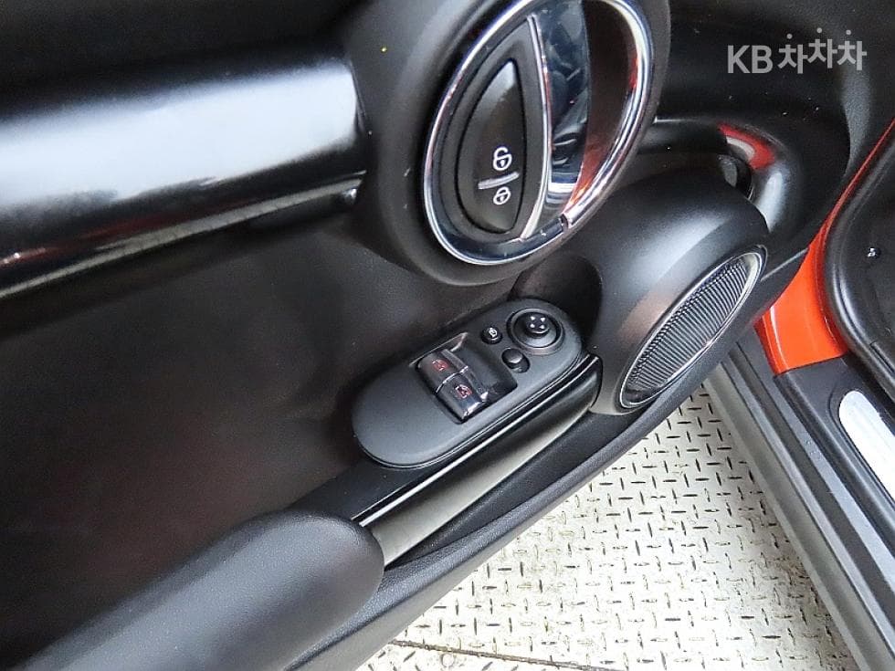 Mini Cooper 3도어S 2.0 하이트림 Standard - 13