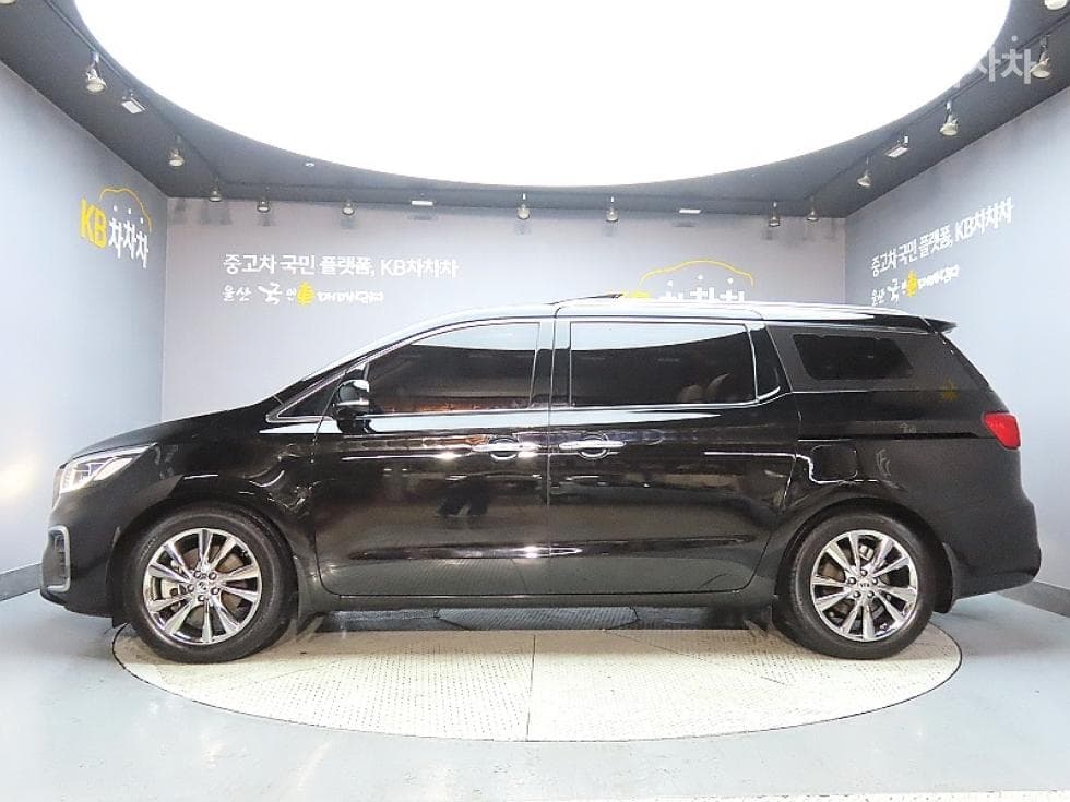 Kia The New (facelift) Carnival9-seater 3.3 Gasoline Noblesse Special (special feature/edition) - 5