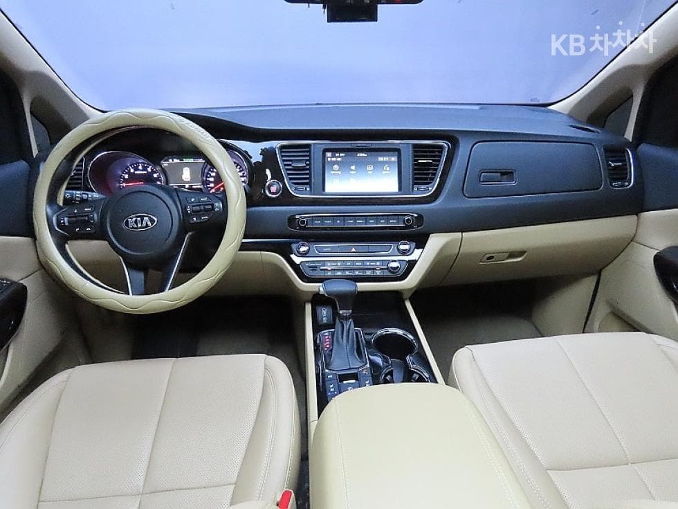 Kia The New (facelift) Carnival9-seater 3.3 Gasoline Noblesse Special (special feature/edition) - 6