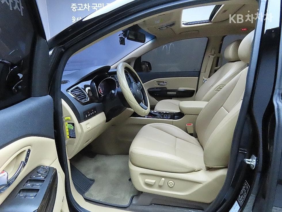 Kia The New (facelift) Carnival9-seater 3.3 Gasoline Noblesse Special (special feature/edition) - 10