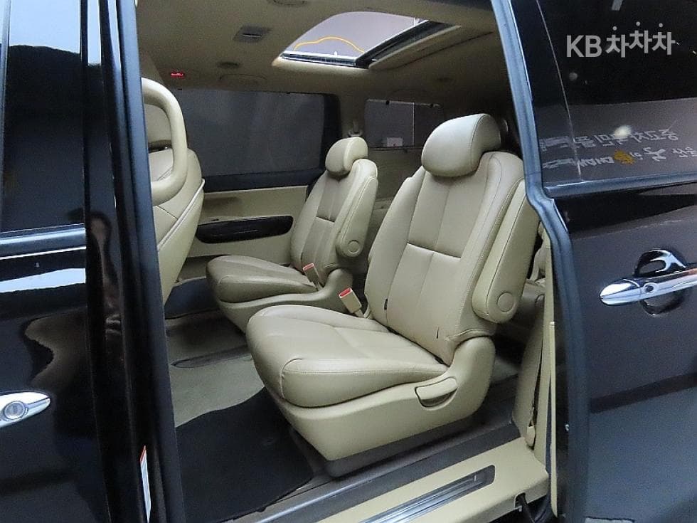 Kia The New (facelift) Carnival9-seater 3.3 Gasoline Noblesse Special (special feature/edition) - 11