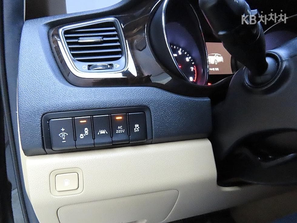 Kia The New (facelift) Carnival9-seater 3.3 Gasoline Noblesse Special (special feature/edition) - 13