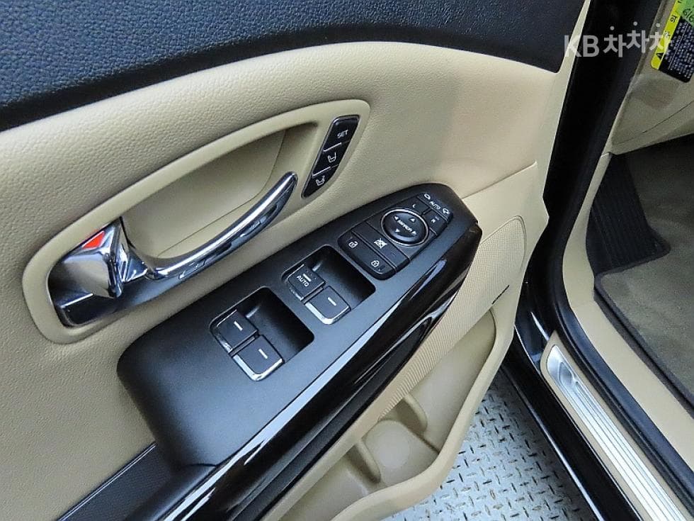 Kia The New (facelift) Carnival9-seater 3.3 Gasoline Noblesse Special (special feature/edition) - 14