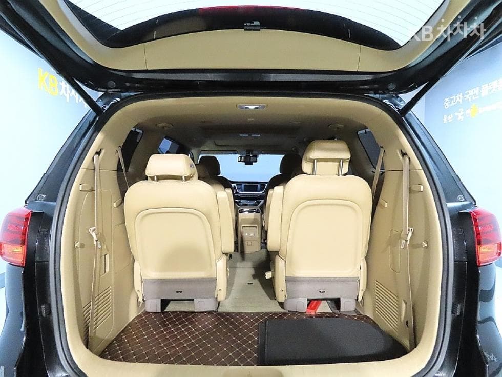 Kia The New (facelift) Carnival9-seater 3.3 Gasoline Noblesse Special (special feature/edition) - 19