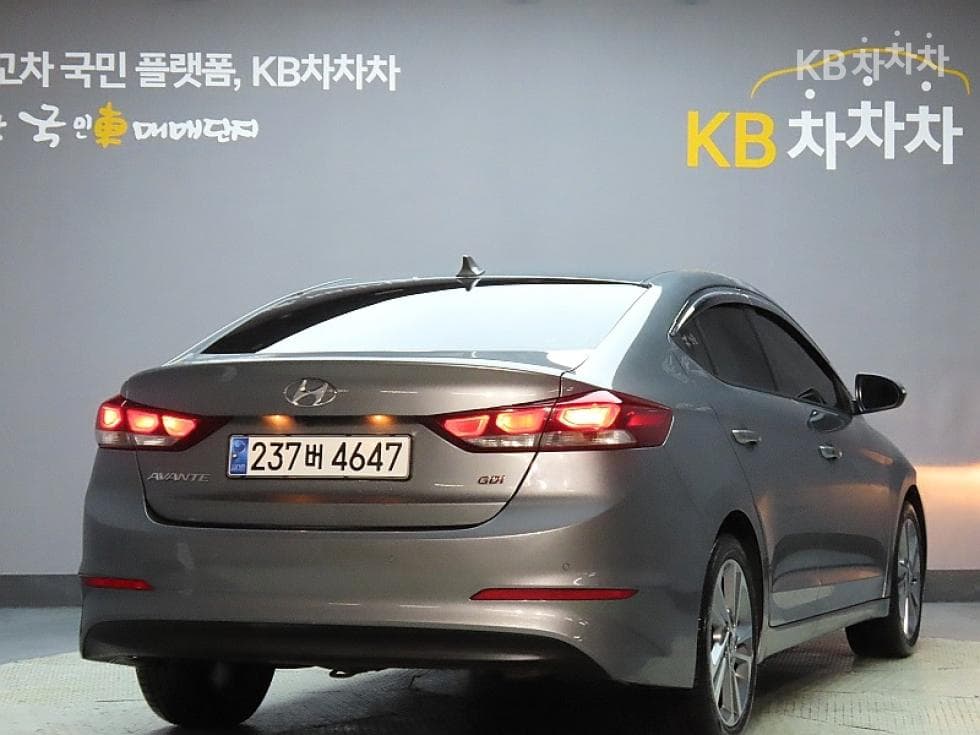 Hyundai Avante (Elantra)AD1.6 GDi Value Plus - 2