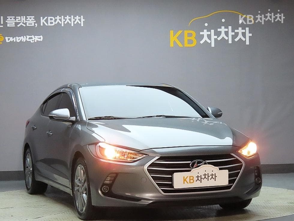 Hyundai Avante (Elantra)AD1.6 GDi Value Plus - 3