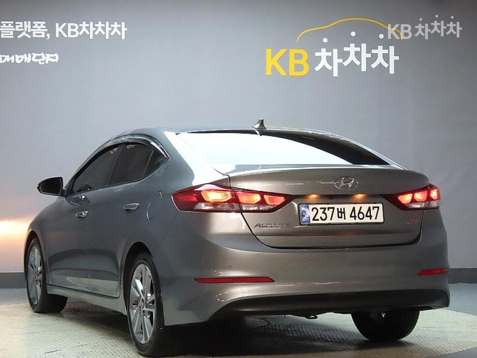 Hyundai Avante (Elantra)AD1.6 GDi Value Plus - 4