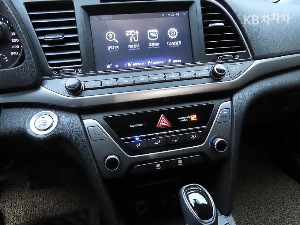 Hyundai Avante (Elantra)AD1.6 GDi Value Plus - 17