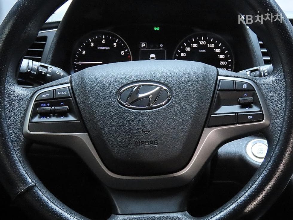 Hyundai Avante (Elantra)AD1.6 GDi Value Plus - 18