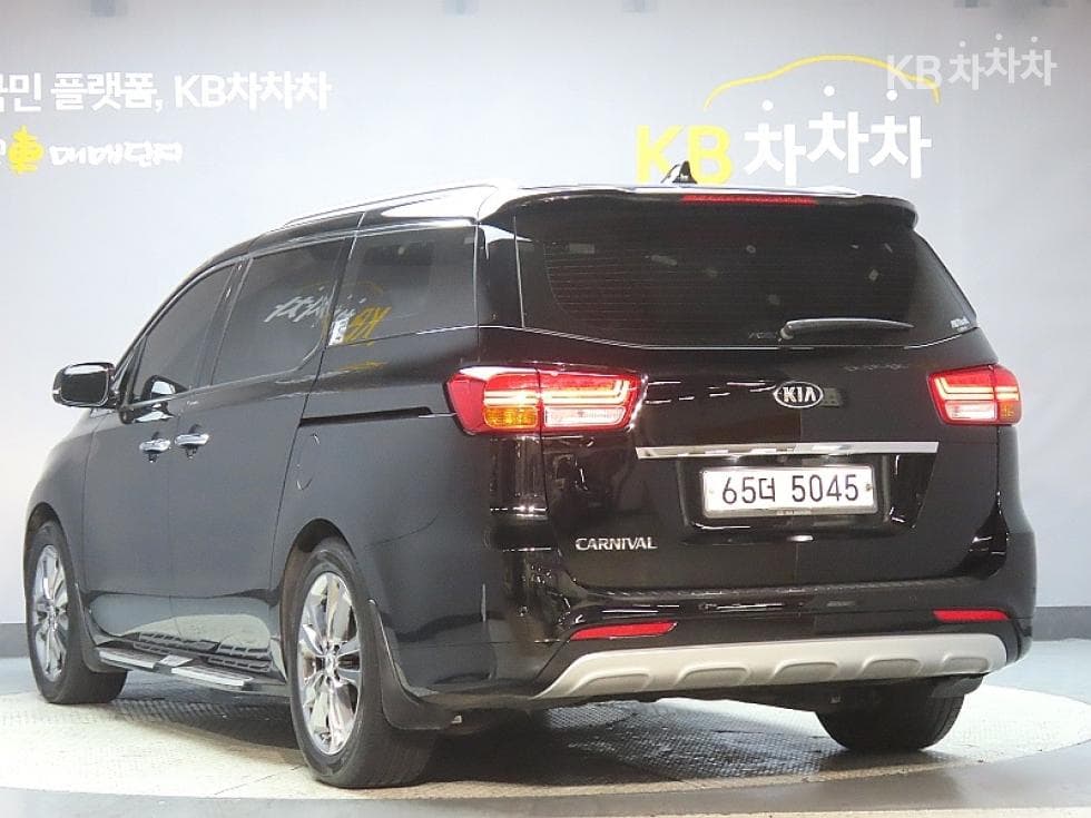 Kia All New Carnival9-seater 2.2 Diesel Prestige - 4