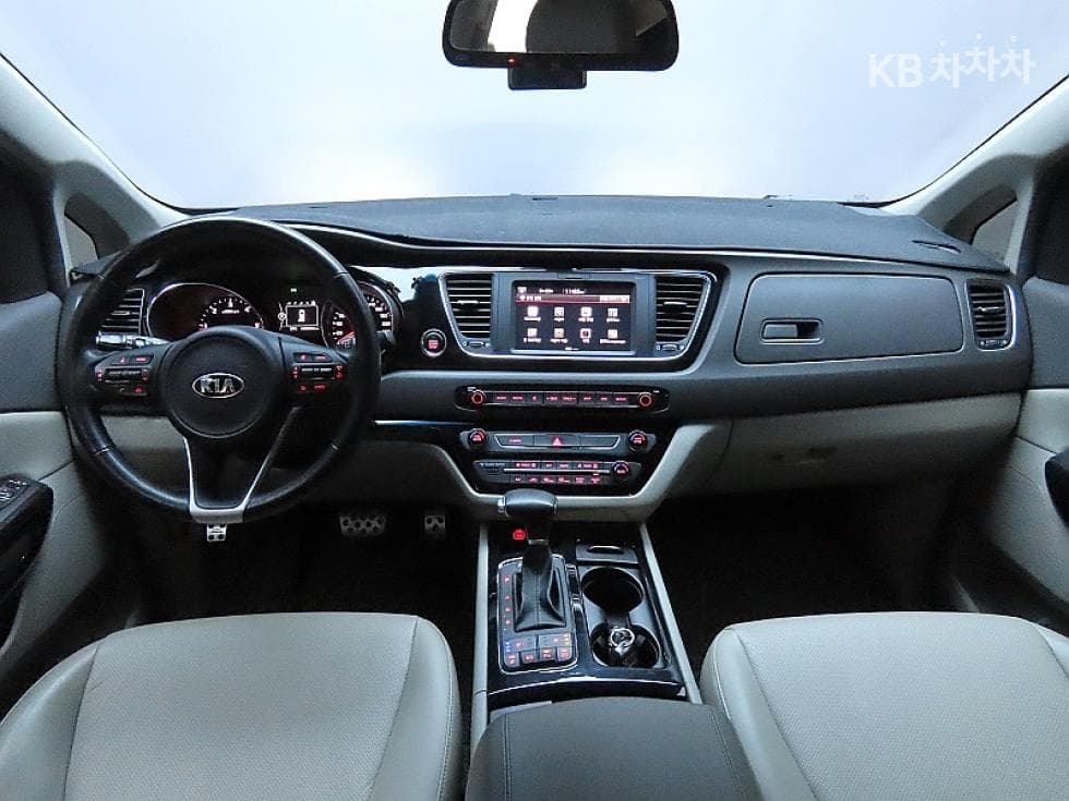 Kia All New Carnival9-seater 2.2 Diesel Prestige - 6