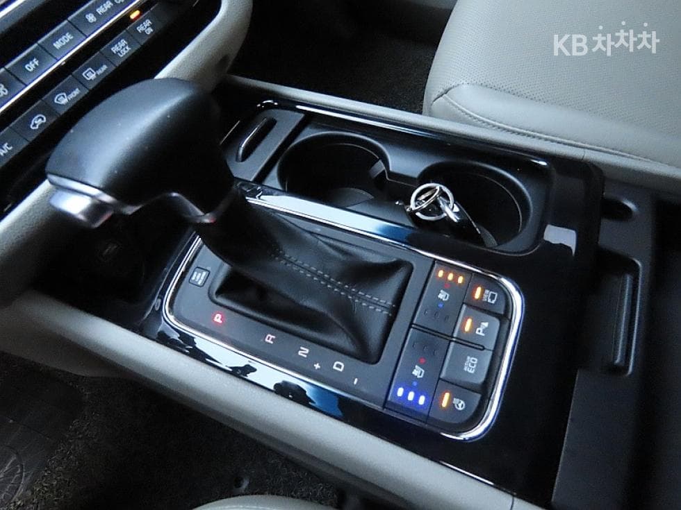 Kia All New Carnival9-seater 2.2 Diesel Prestige - 9