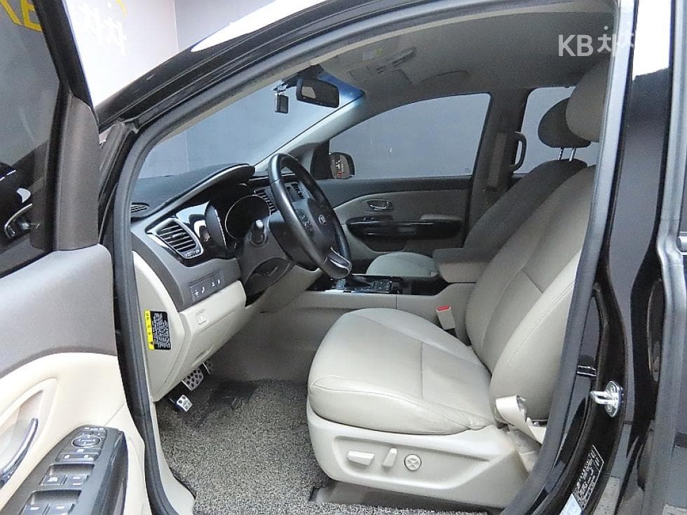 Kia All New Carnival9-seater 2.2 Diesel Prestige - 10
