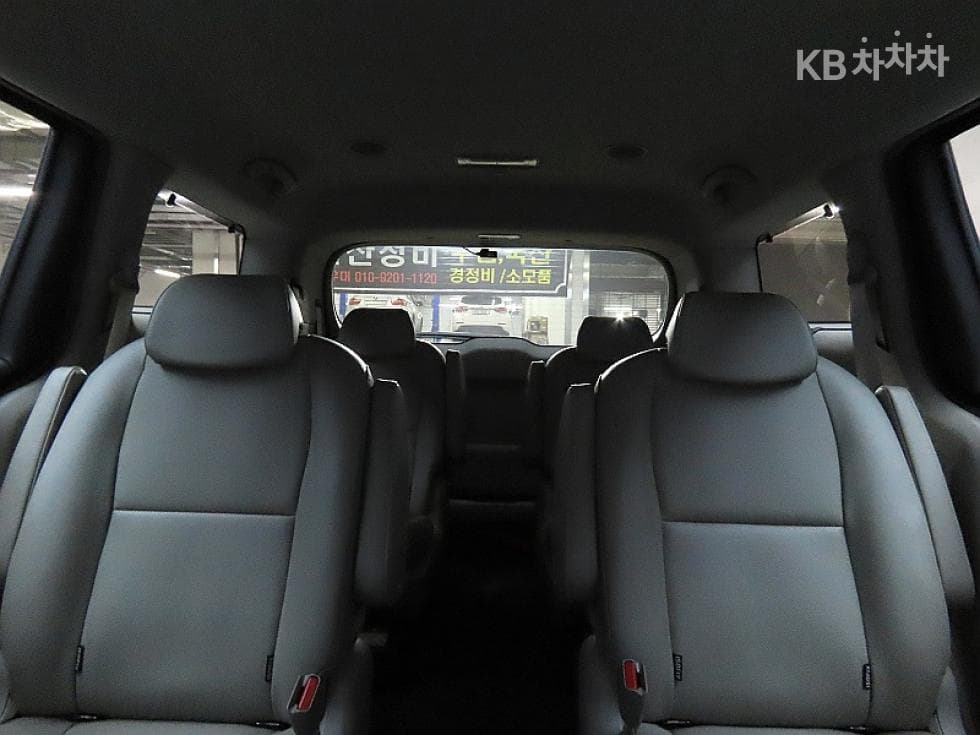 Kia All New Carnival9-seater 2.2 Diesel Prestige - 12