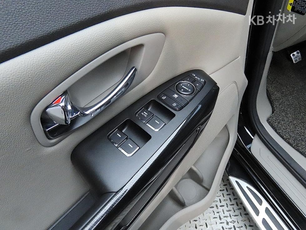 Kia All New Carnival9-seater 2.2 Diesel Prestige - 14
