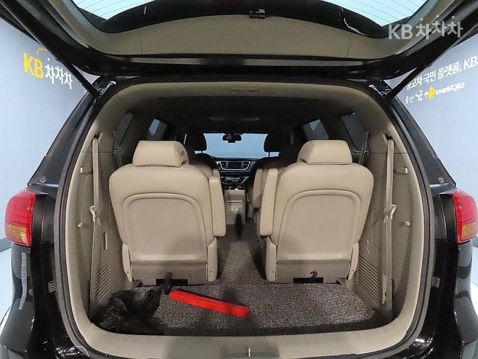 Kia All New Carnival9-seater 2.2 Diesel Prestige - 19