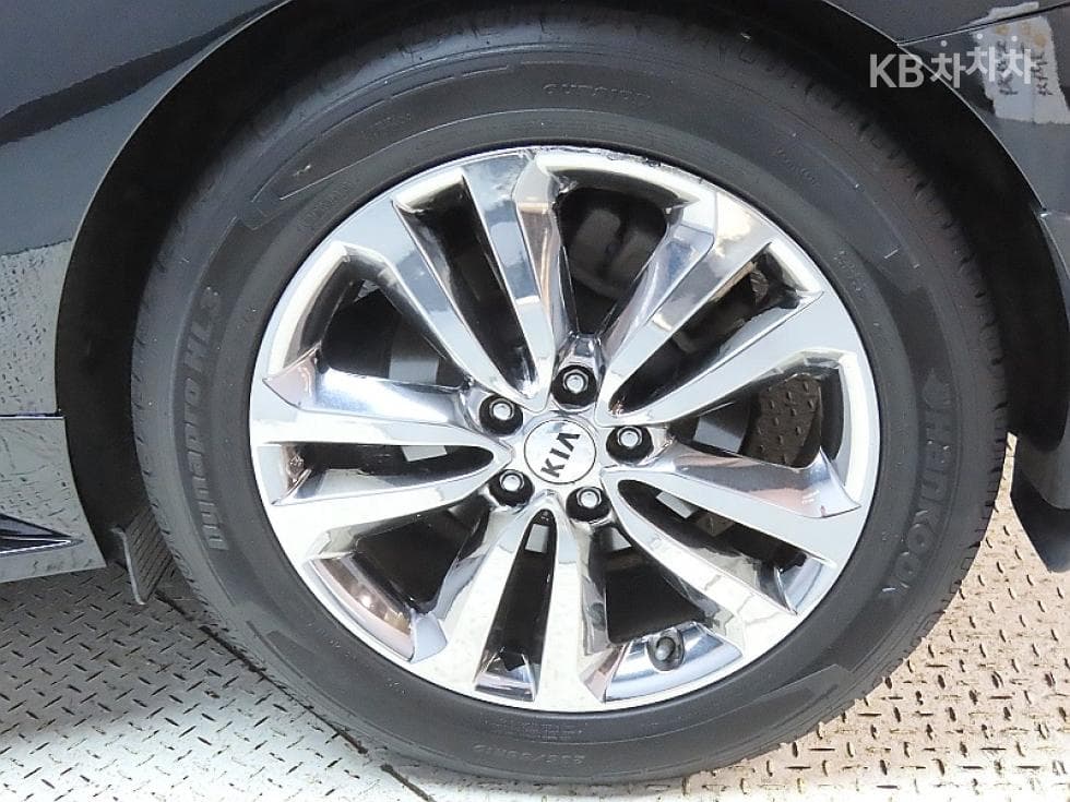 Kia All New Carnival9-seater 2.2 Diesel Prestige - 20