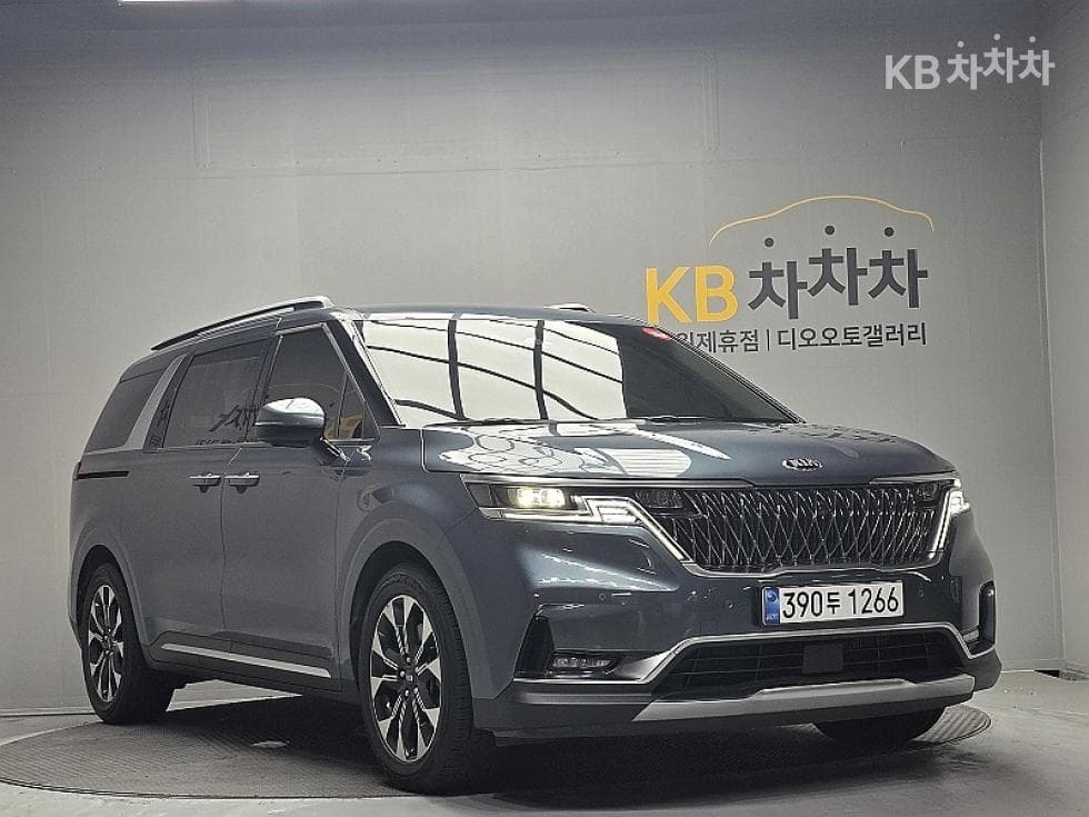 Kia Carnival 4th generation D2.2 9-seater Noblesse - Image 1