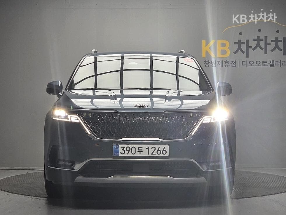 Kia Carnival 4th generationD2.2 9-seater Noblesse - 2