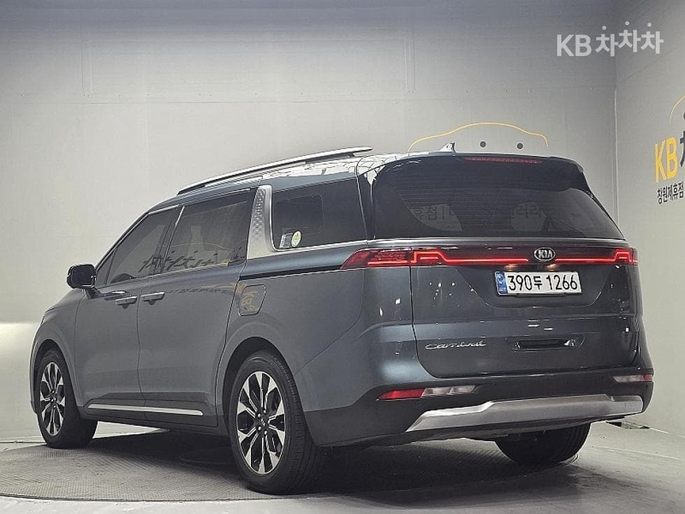 Kia Carnival 4th generationD2.2 9-seater Noblesse - 7