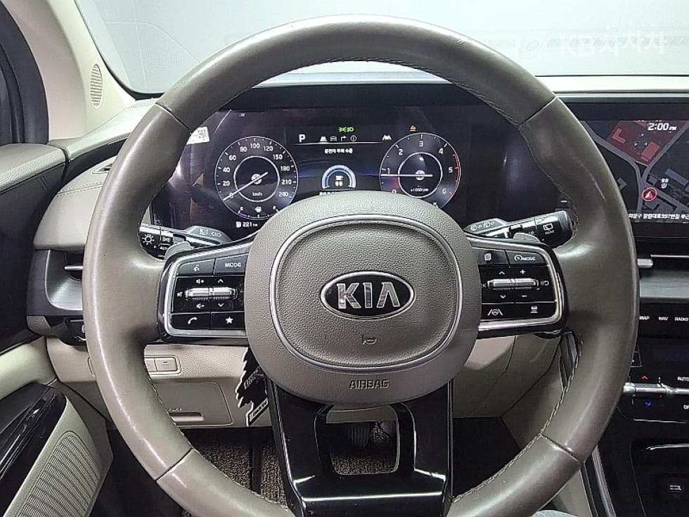 Kia Carnival 4th generationD2.2 9-seater Noblesse - 9