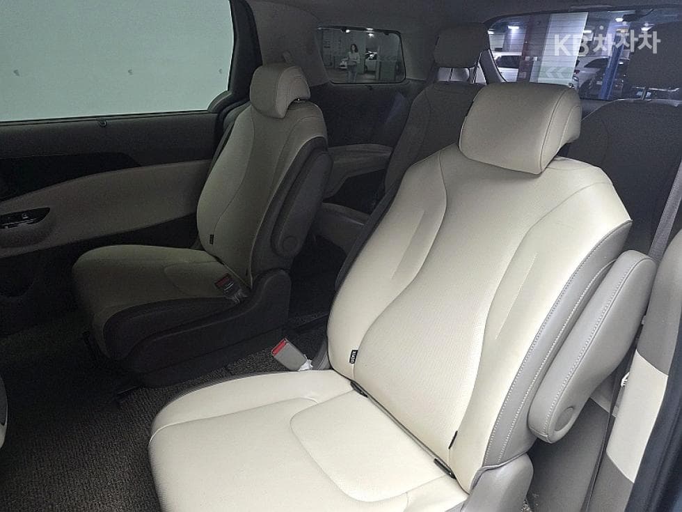 Kia Carnival 4th generationD2.2 9-seater Noblesse - 13