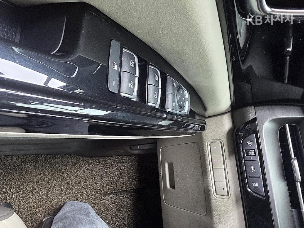 Kia Carnival 4th generationD2.2 9-seater Noblesse - 15