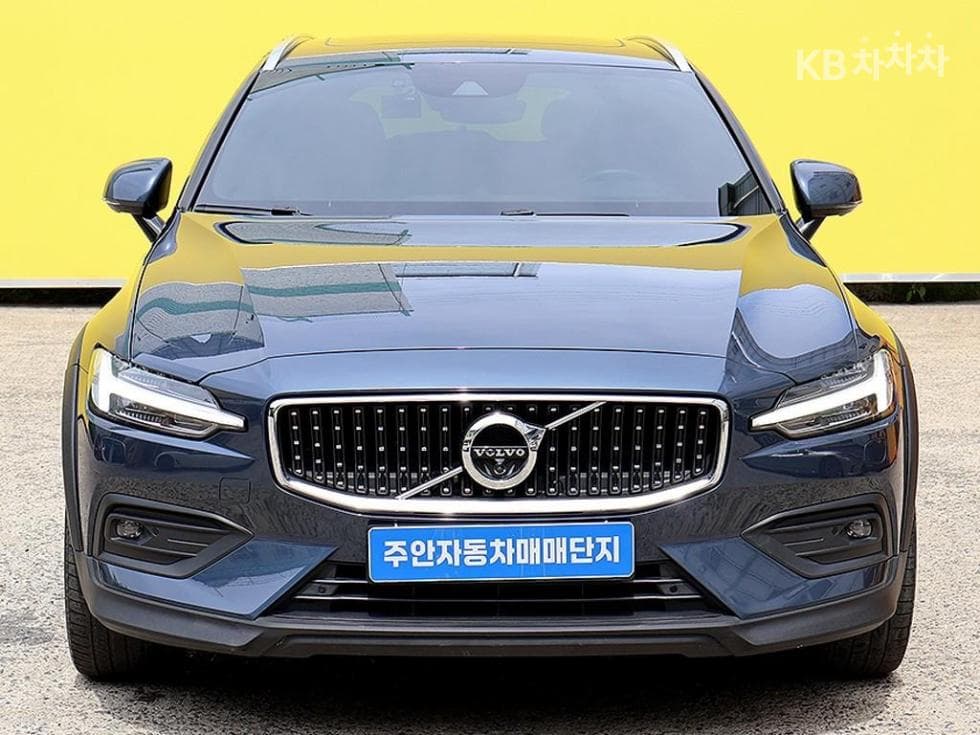 Volvo V60 CC(Второ поколение) B5 AWD Pro - Image 1