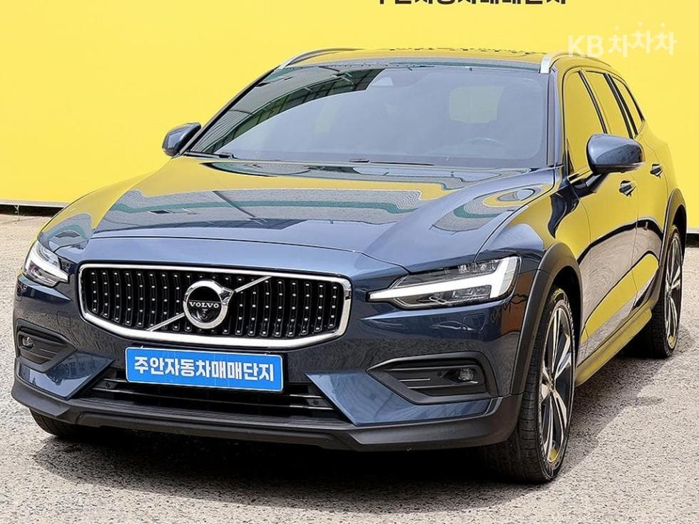 Volvo V60 CC(Второ поколение)B5 AWD Pro - 2