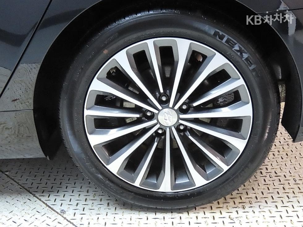 Hyundai Grandeur (Azera)HGHG300 Premium - 20