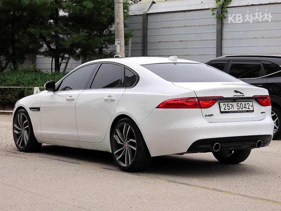 Jaguar All New XF3.0d V6 Turbo Portfolio - 3
