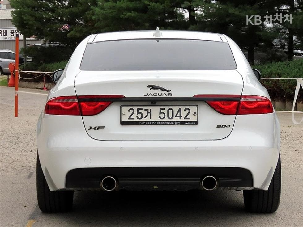 Jaguar All New XF3.0d V6 Turbo Portfolio - 4
