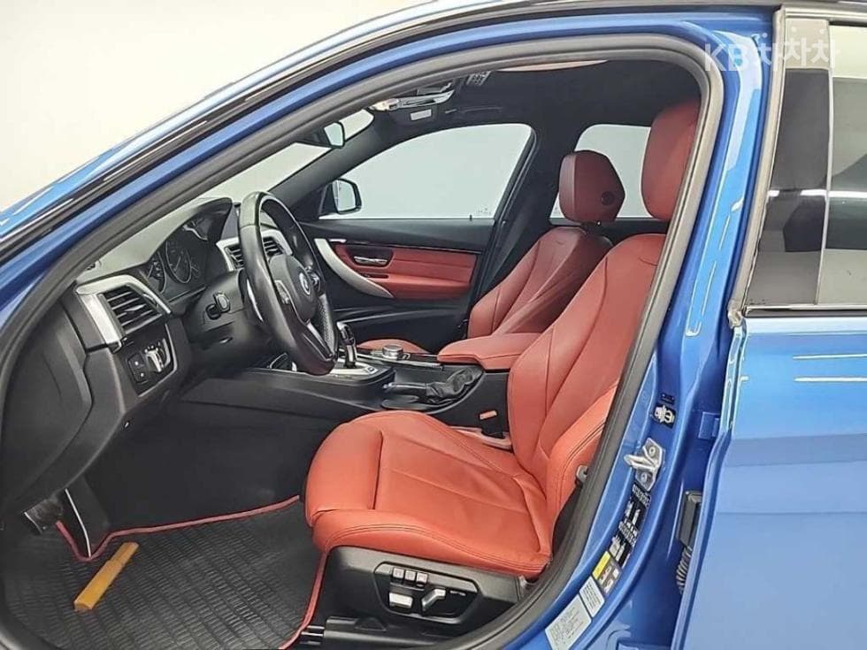 BMW Нов3 Серия330e 아이퍼포먼스 M 스포츠 - 11
