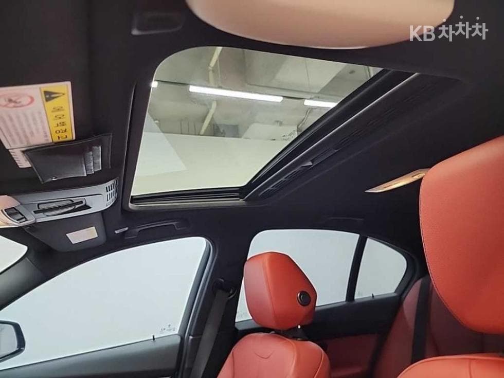 BMW Нов3 Серия330e 아이퍼포먼스 M 스포츠 - 14