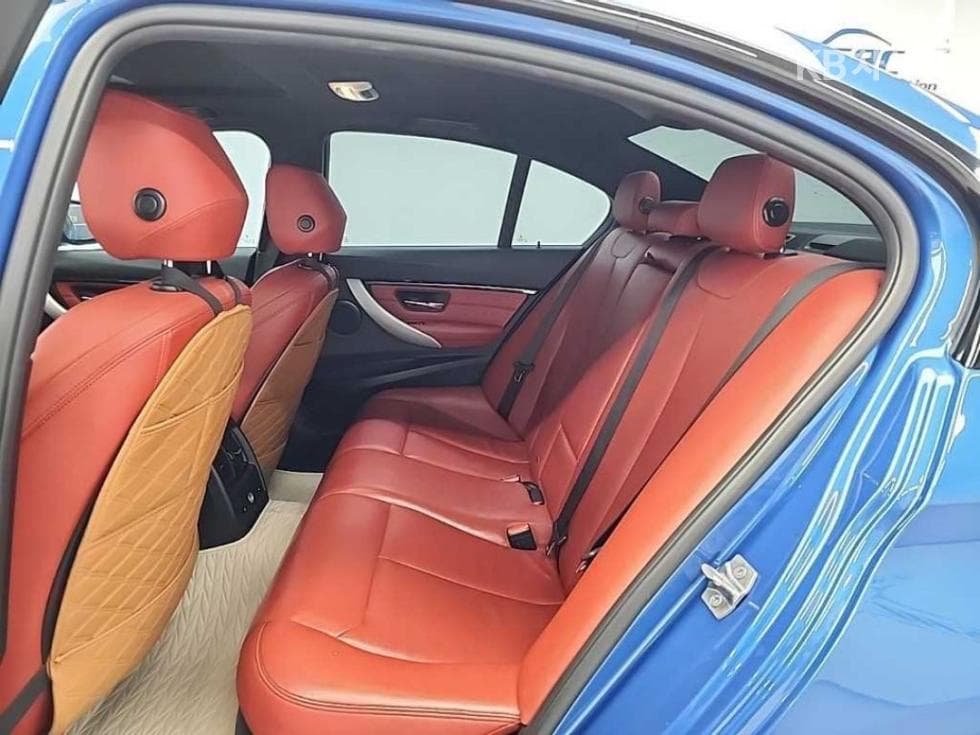 BMW Нов3 Серия330e 아이퍼포먼스 M 스포츠 - 12