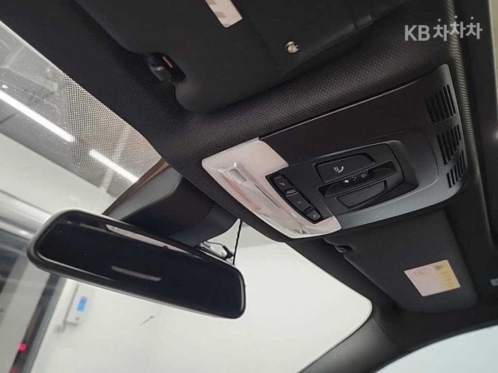 BMW Нов3 Серия330e 아이퍼포먼스 M 스포츠 - 17