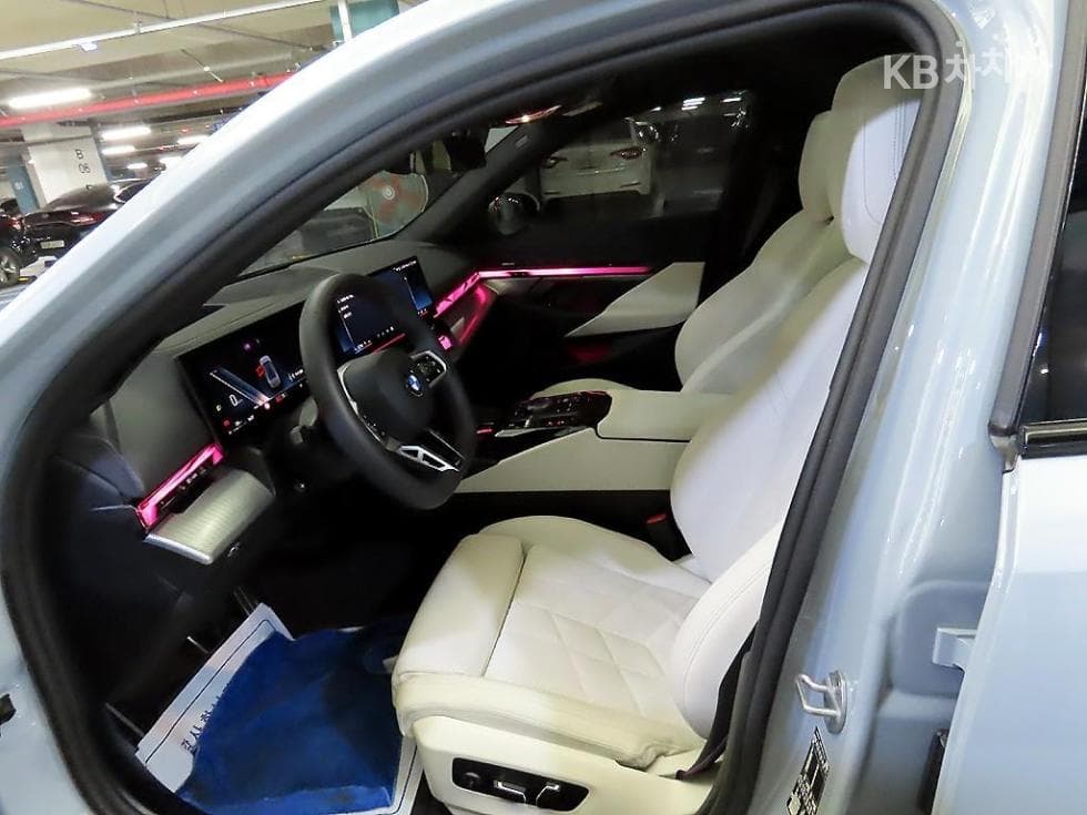 BMW Нов5 Серия(G60)520i SE - 6