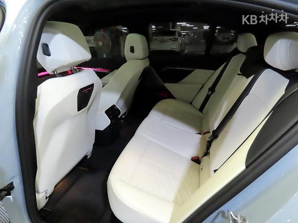 BMW Нов5 Серия(G60)520i SE - 7