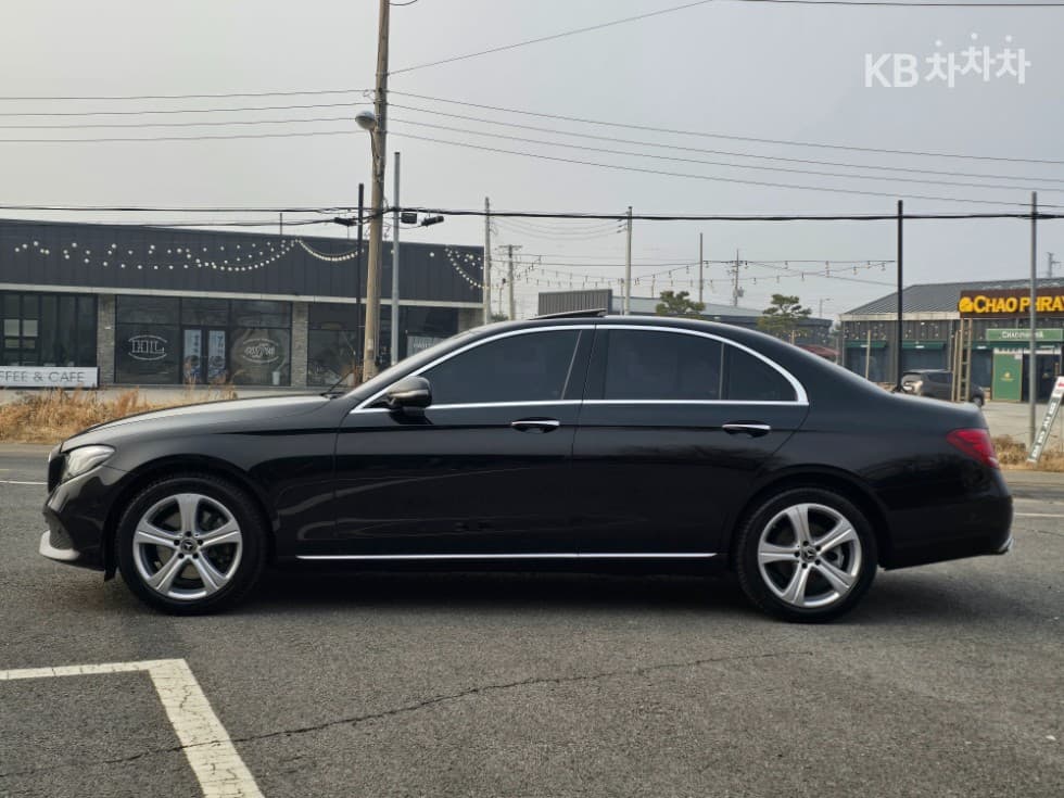 Mercedes-Benz E-Class (W213)E220d Avantgarde - 3