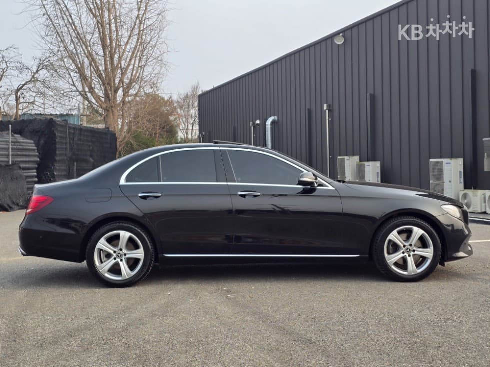 Mercedes-Benz E-Class (W213)E220d Avantgarde - 4