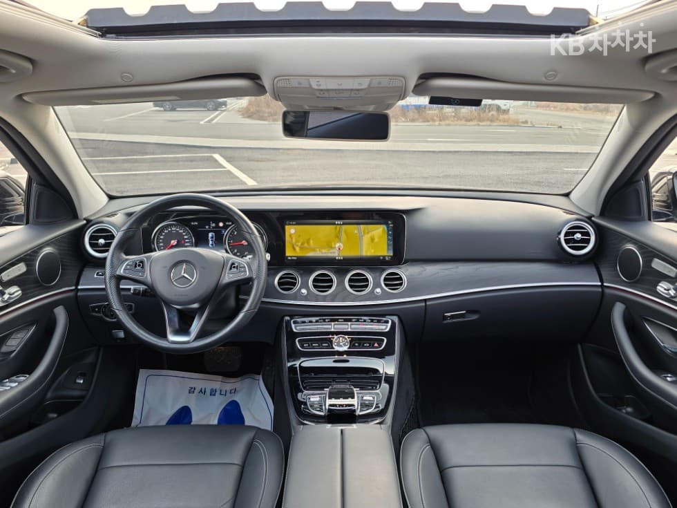 Mercedes-Benz E-Class (W213)E220d Avantgarde - 6