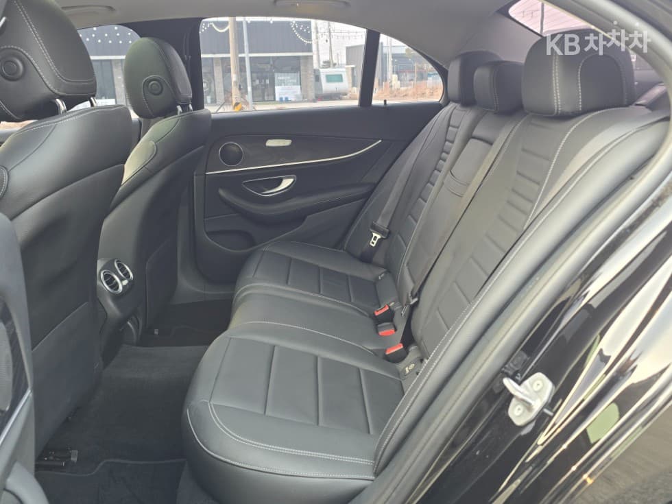 Mercedes-Benz E-Class (W213)E220d Avantgarde - 9