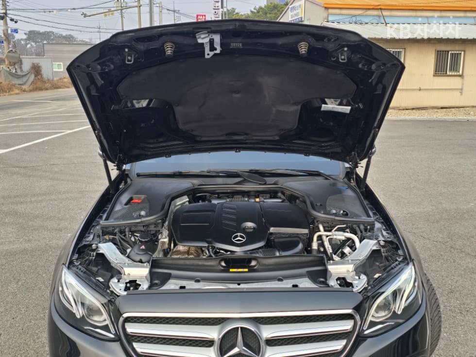 Mercedes-Benz E-Class (W213)E220d Avantgarde - 20