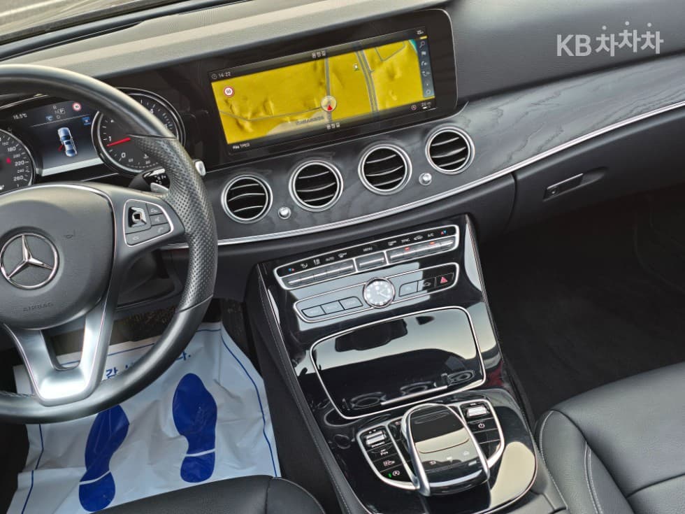 Mercedes-Benz E-Class (W213)E220d Avantgarde - 24