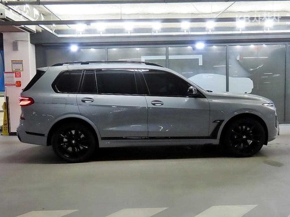 BMW X7(G07)M60i xDrive M Sport Pro - 3