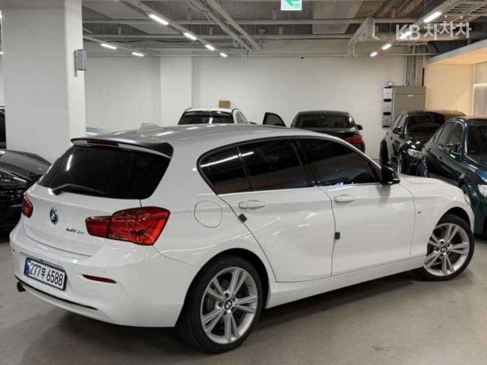 BMW Нов1시리즈118d 스포츠 Специал (специален признак/издание) - 2