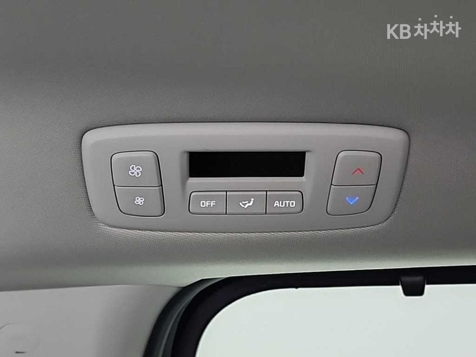 Kia The New (facelift) Carnival Hybrid 4th generation1.6 HEV 9-seater Signature - 13