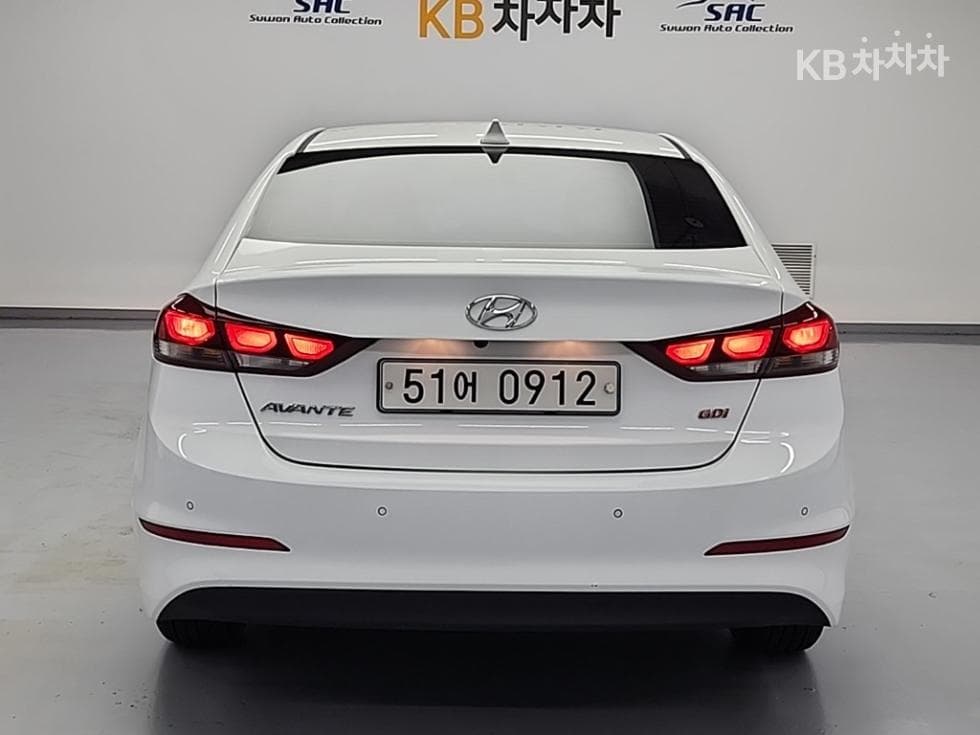 Hyundai Avante (Elantra)AD1.6 GDi Smart Special (special feature/edition) - 3