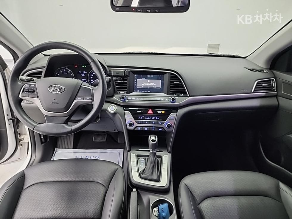 Hyundai Avante (Elantra)AD1.6 GDi Smart Special (special feature/edition) - 7
